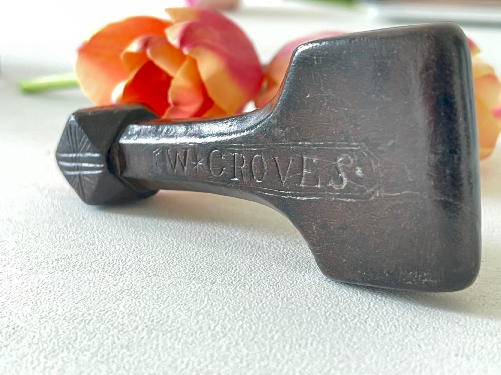 A very good antique treen sailor's rubber - faceted handle View IV