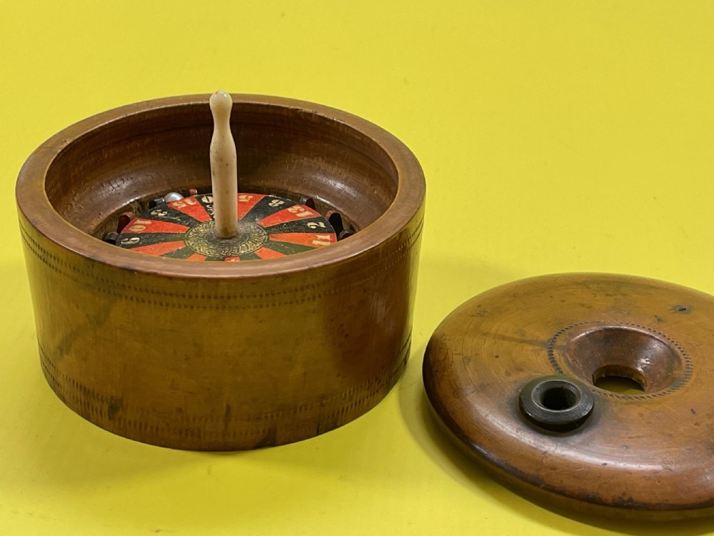 Antique Travelling / Mini Roulette Game