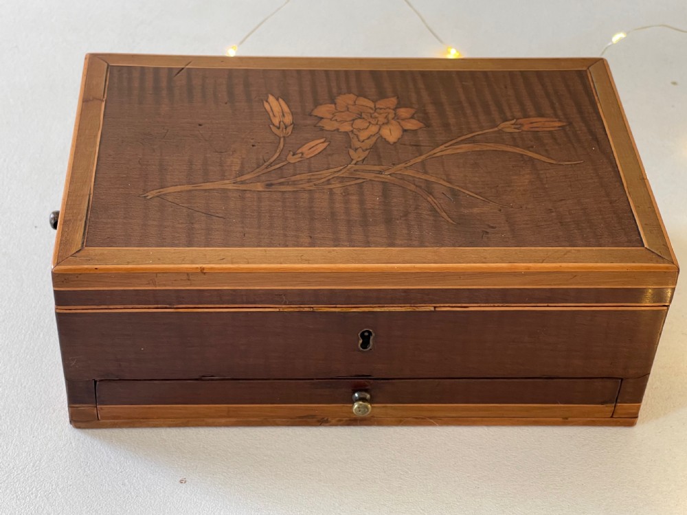 A Georgian Mahogany Inlaid Netting Box View XIV