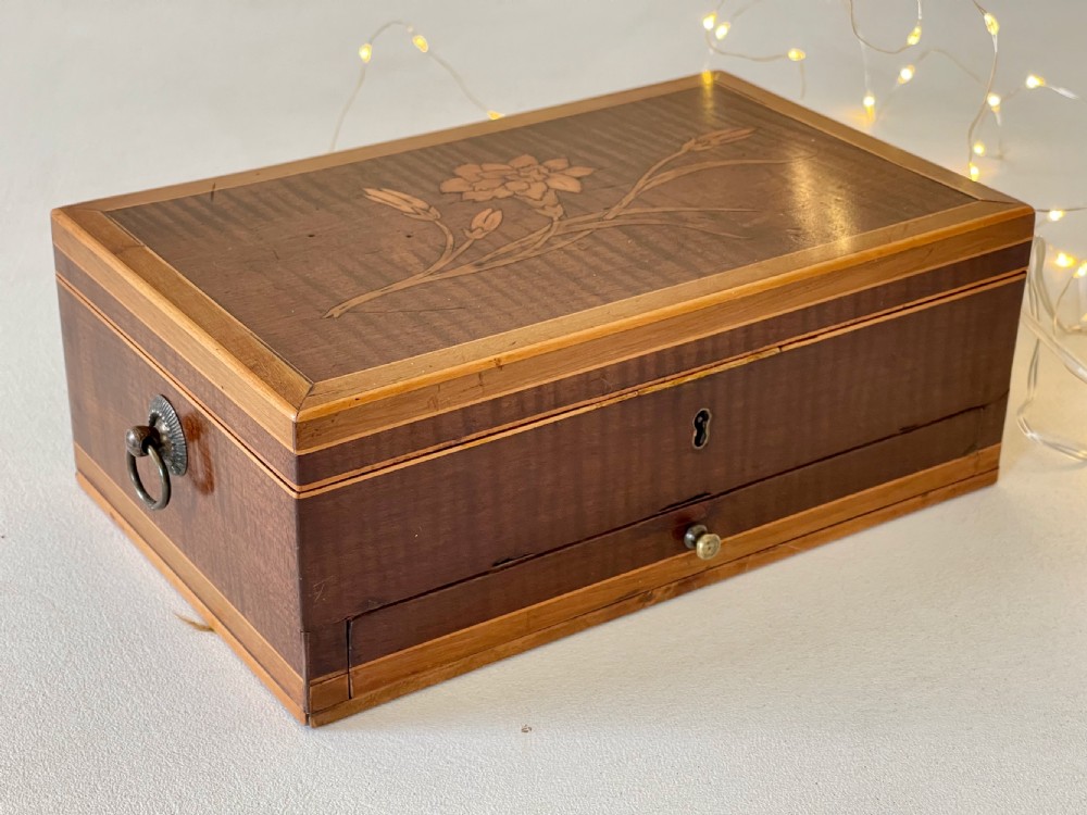 A Georgian Mahogany Inlaid Netting Box View XV