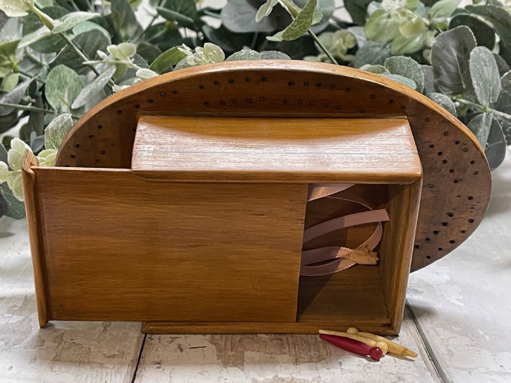 An  early 1800s  treen  Tunbridge Ware Painted cribbage box  View V