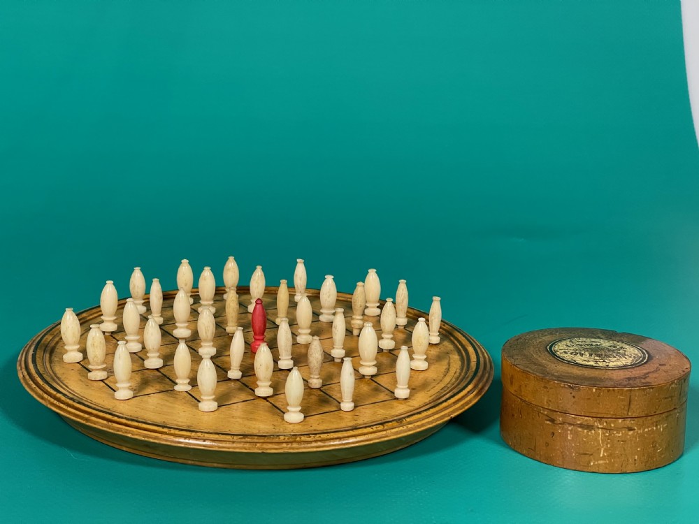 Antique Treen Peg Solitaire Board & Pegs in Box View XIX