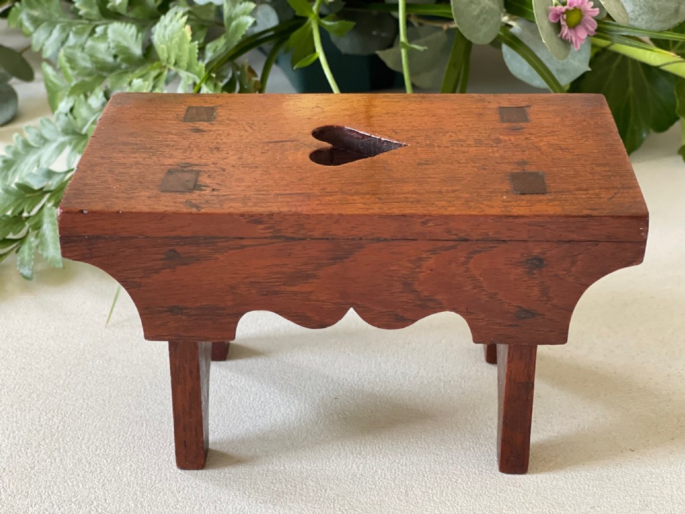 A Small Antique Scottish Creepie Stool - apprentice piece View VI