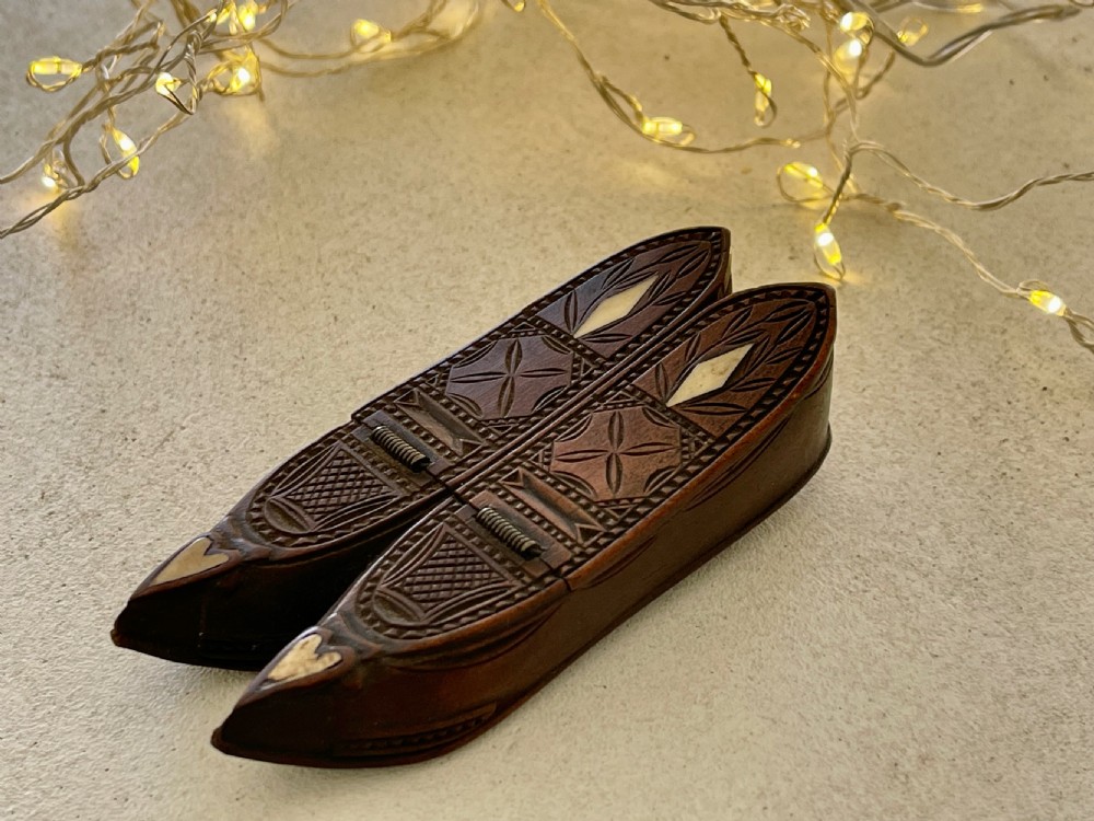 Antique Double Shoe Snuff Box - Prisoner of War View III