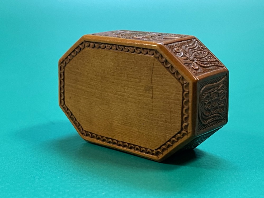 An Antique Boxwood Snuff Box - carved hearts & Flowers View V