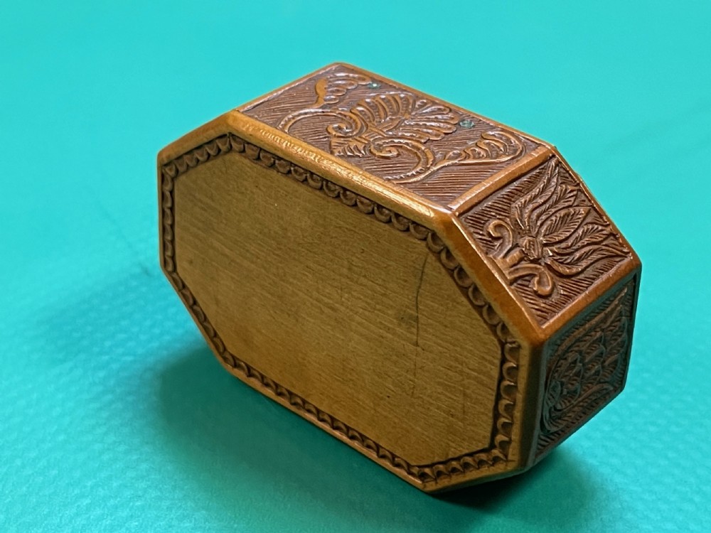 An Antique Boxwood Snuff Box - carved hearts & Flowers View VI