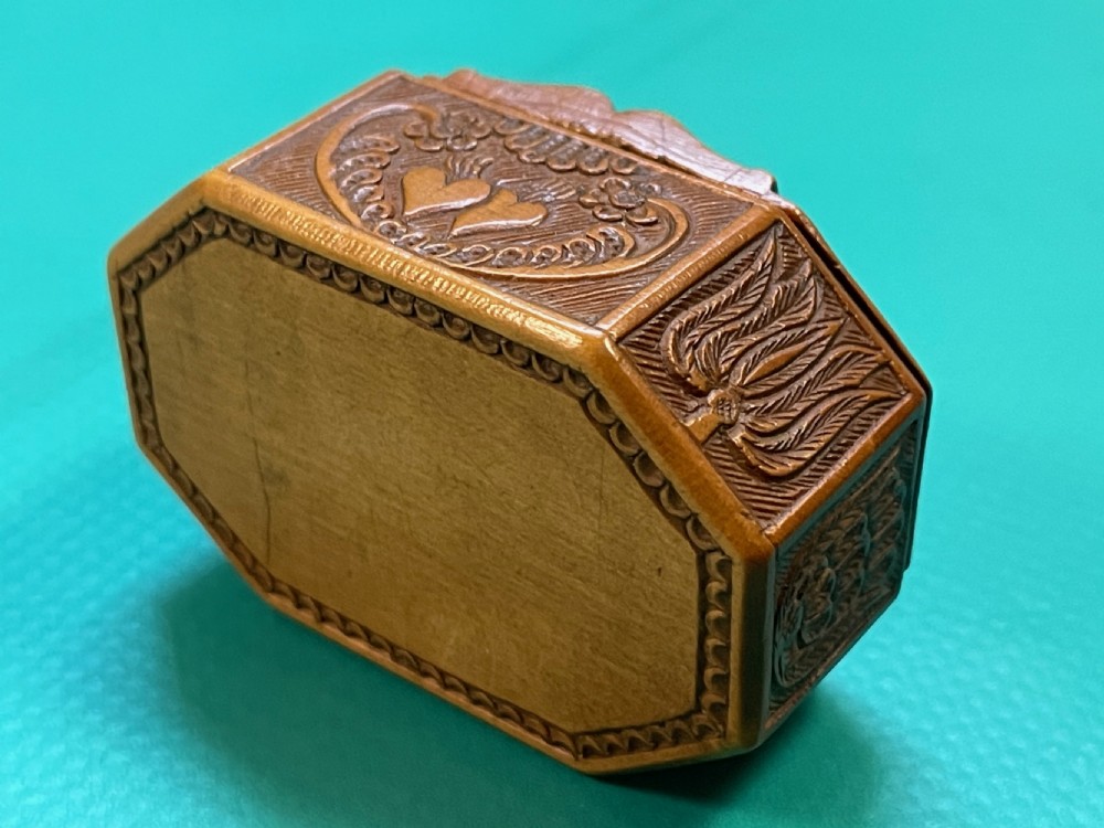 An Antique Boxwood Snuff Box - carved hearts & Flowers View VII