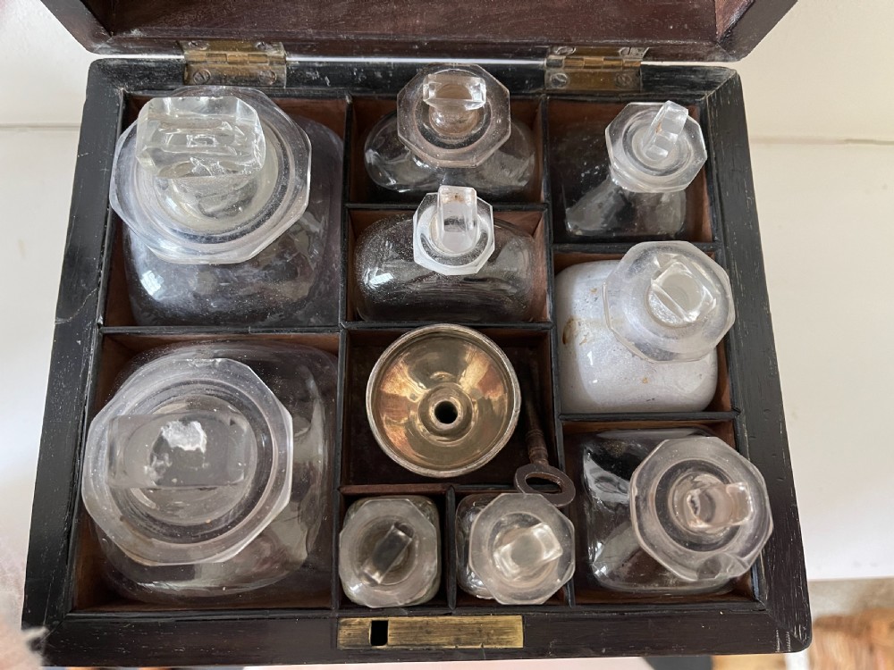 A small English Georgian domestic medicine chest View VII