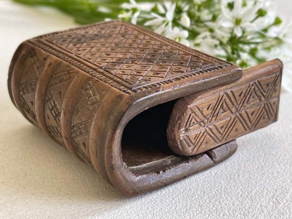 A Georgian Snuff Book Box - double opening View II