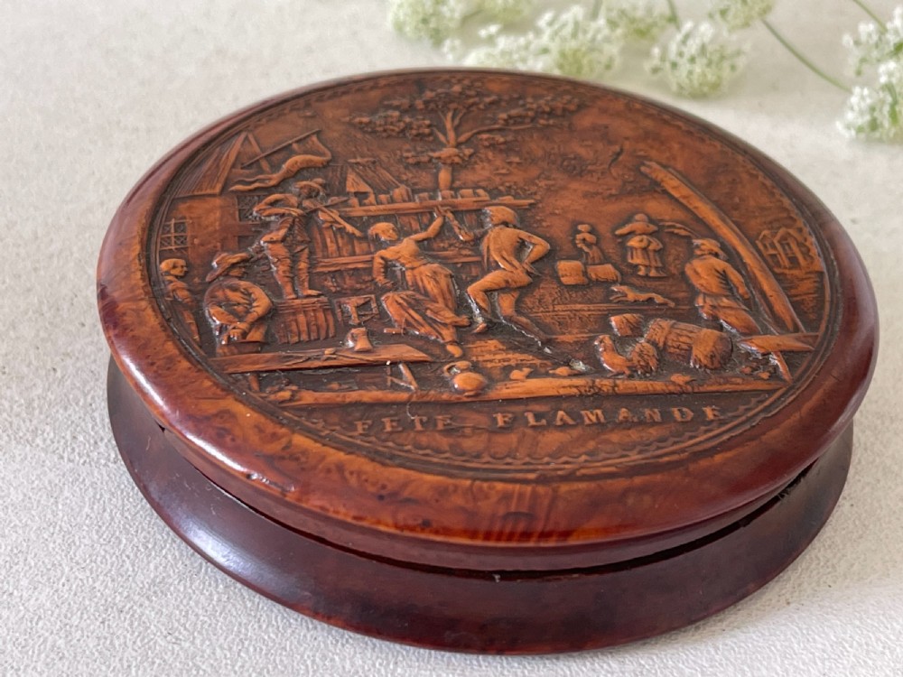 An Antique snuff box - Fete Flamande