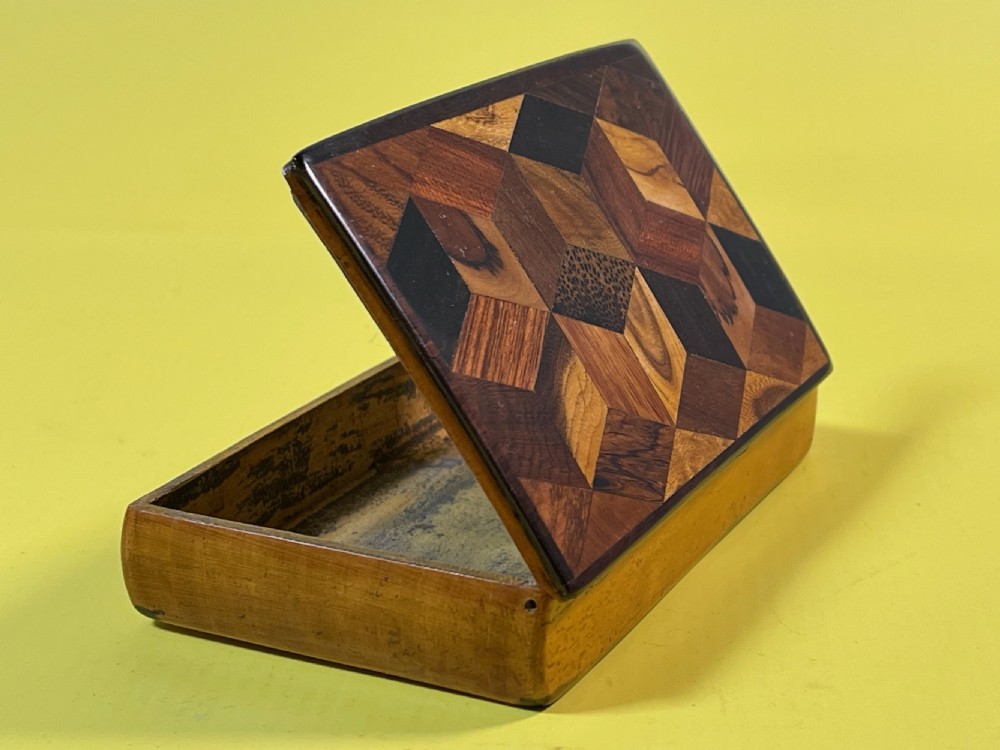 An Antique  Table Snuff Box - tumbling block decoration