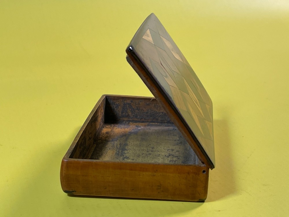 An Antique  Table Snuff Box - tumbling block decoration View III