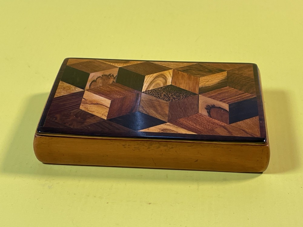 An Antique  Table Snuff Box - tumbling block decoration View VI