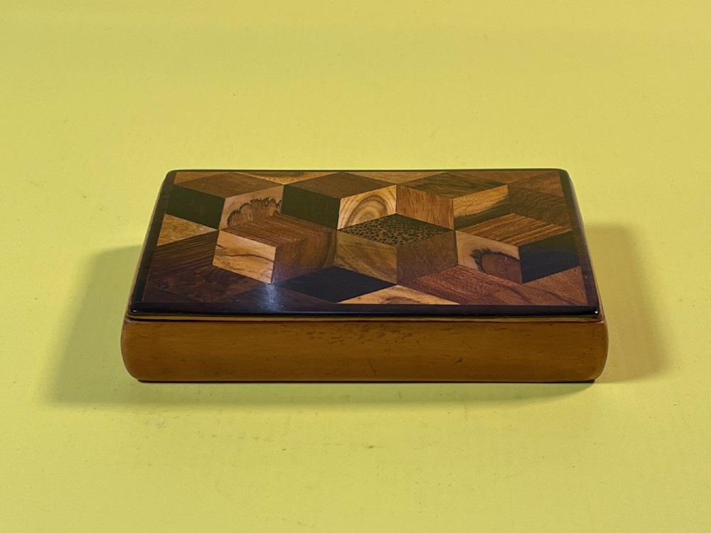 An Antique  Table Snuff Box - tumbling block decoration View VII