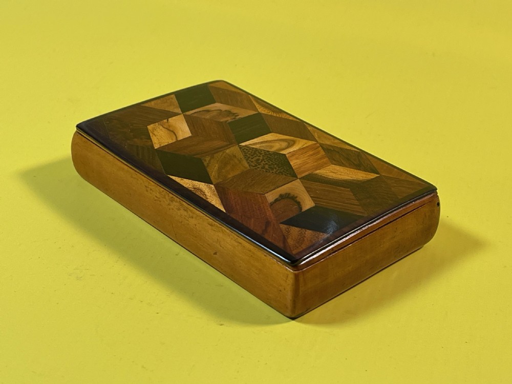 An Antique  Table Snuff Box - tumbling block decoration View VIII
