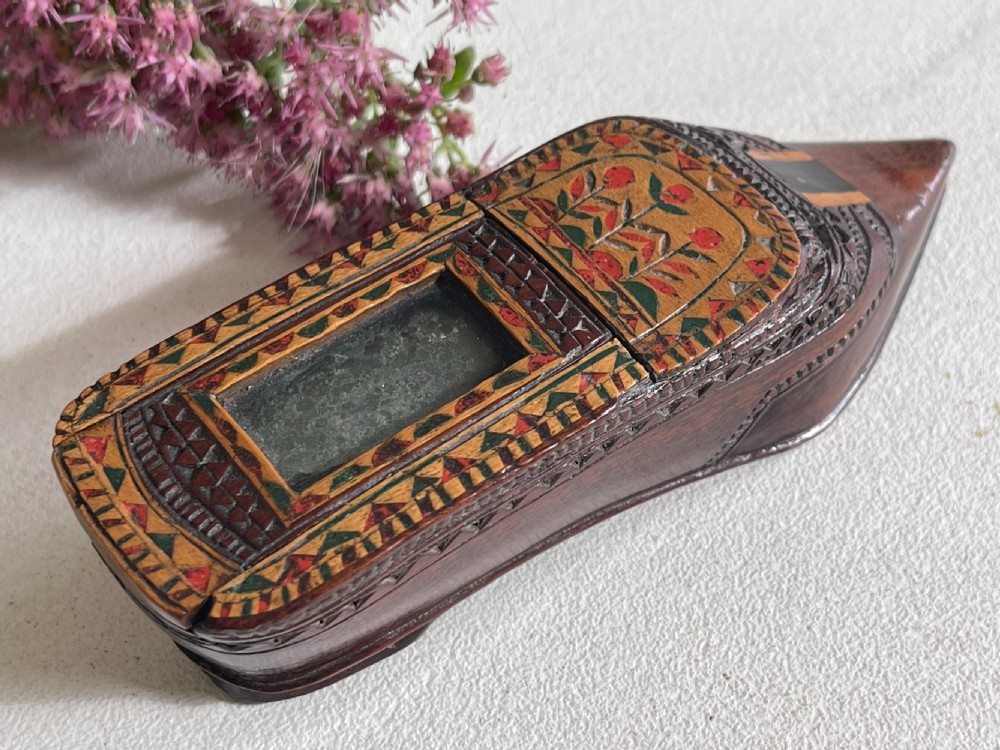 An Antique Treen Painted snuff shoe box View IV