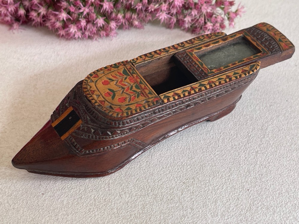 An Antique Treen Painted snuff shoe box View VI