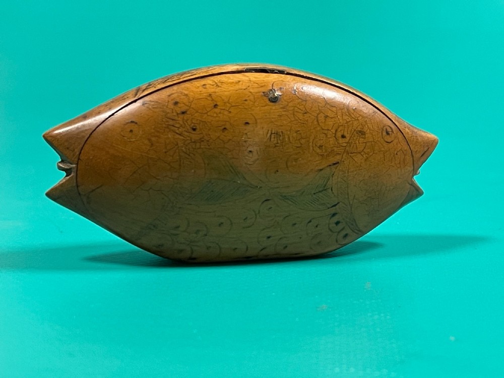 An Antique Fish Shaped Snuff Box - double ended View II