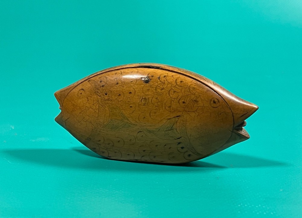 An Antique Fish Shaped Snuff Box - double ended View VI