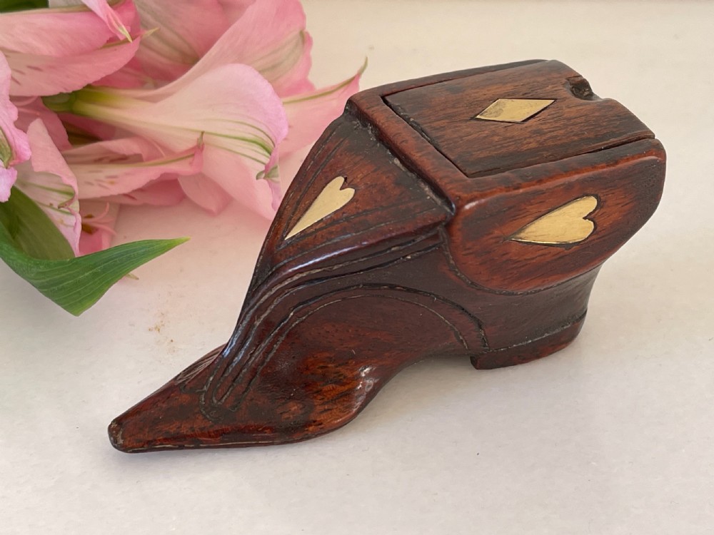 An Unusual Antique Snuff Box - love token View II