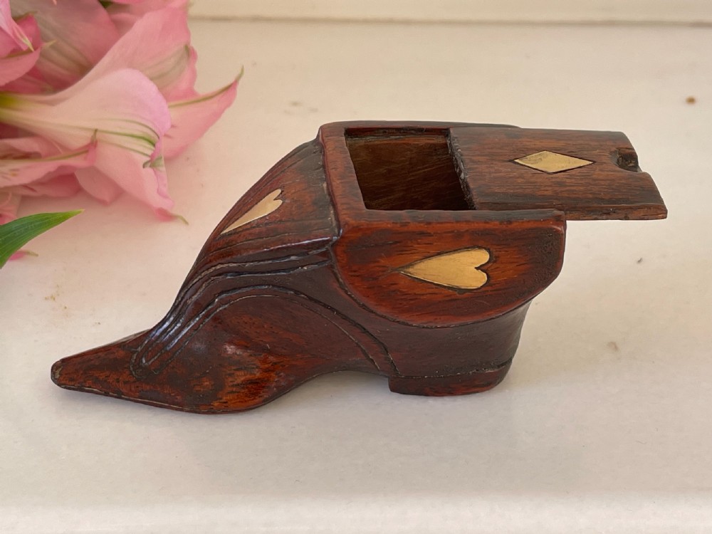 An Unusual Antique Snuff Box - love token View III