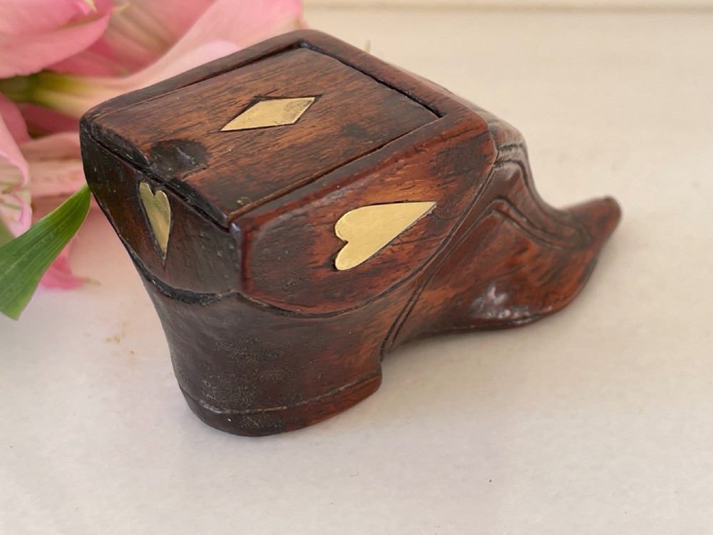 An Unusual Antique Snuff Box - love token View IV