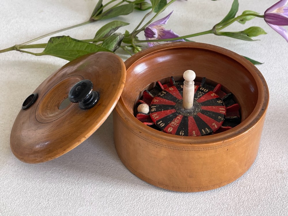 Antique Travelling Roulette Game View V