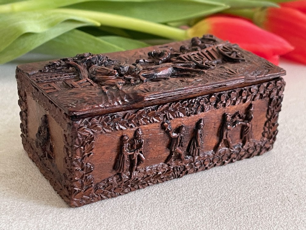 A Very Well Carved Snuff Box