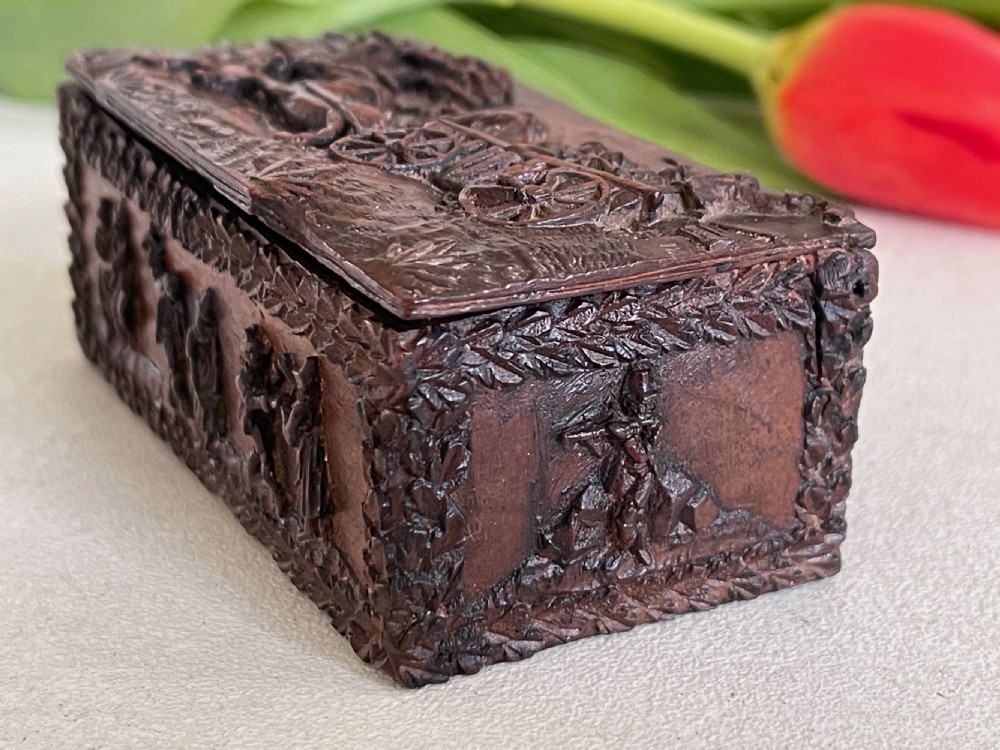 A Very Well Carved Snuff Box View III