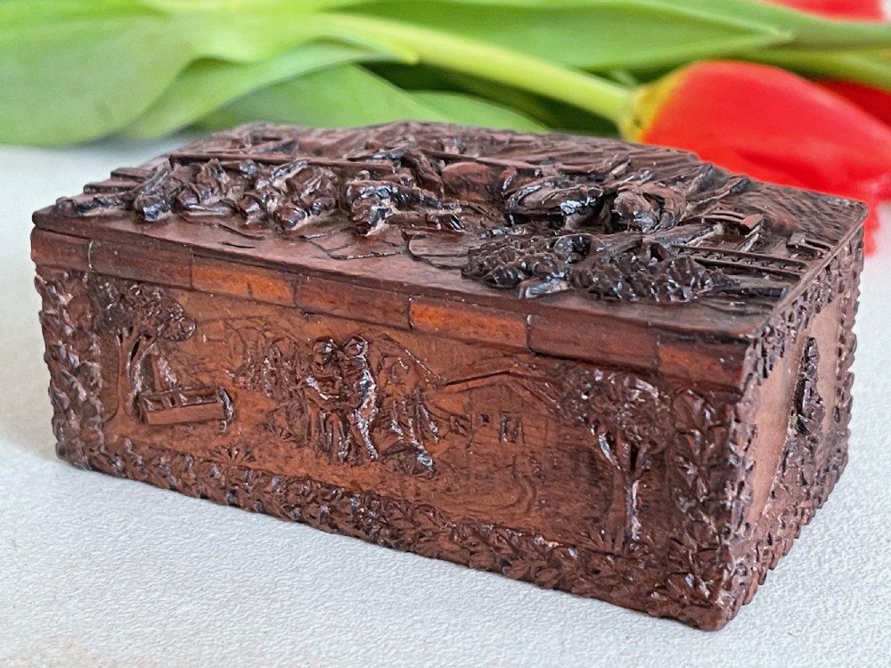 A Very Well Carved Snuff Box View IV