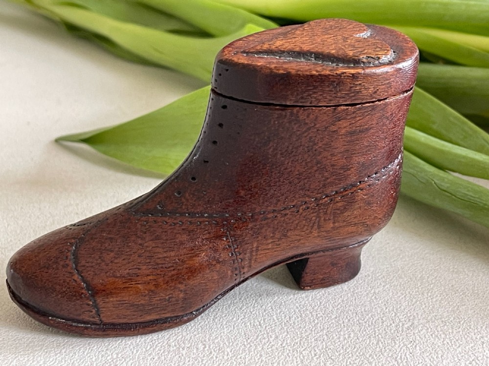Antique Snuff Boot Box - with carved heart View VI