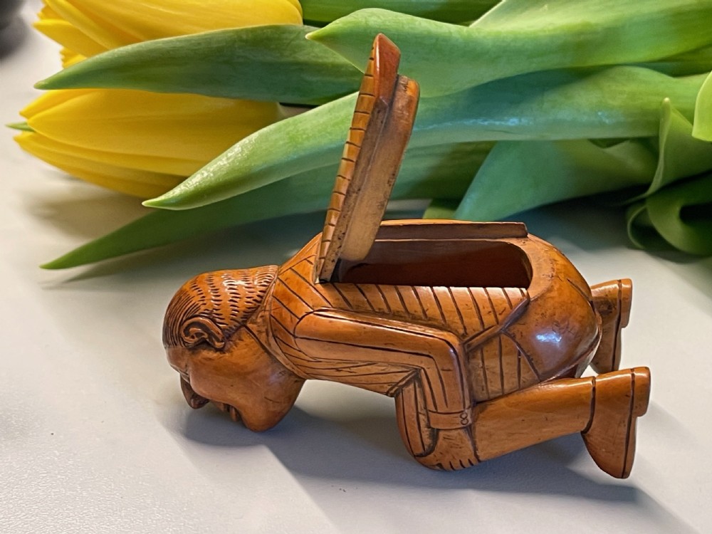 Antique Treen Crouching Man Snuff Box View III