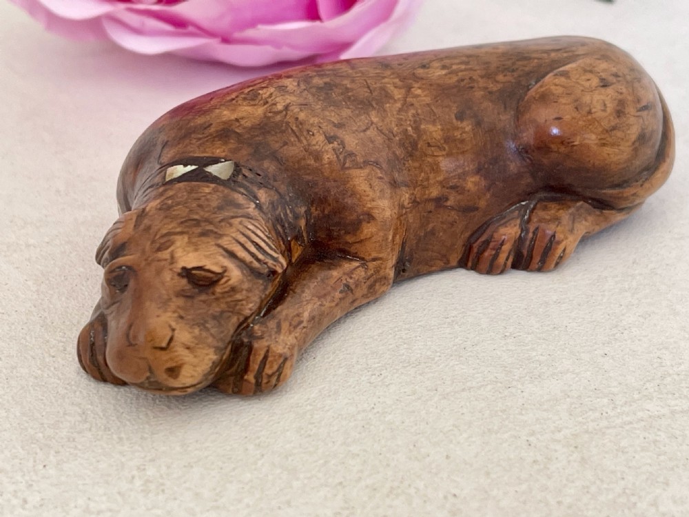 An Antique Treen Dog Snuff Box