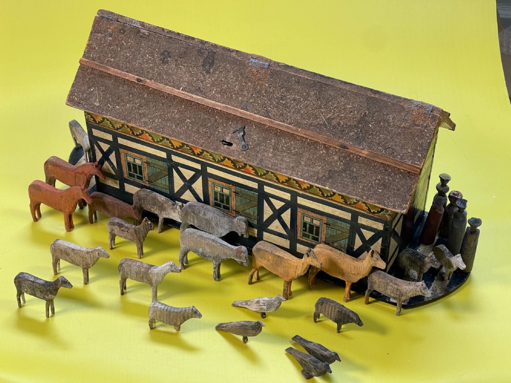 Antique Noahs Ark - with 27 animals, birds and figures View IV