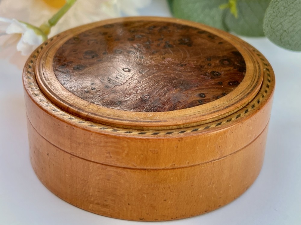 A Georgian Antique Trick/Puzzle Box - for snuff etc