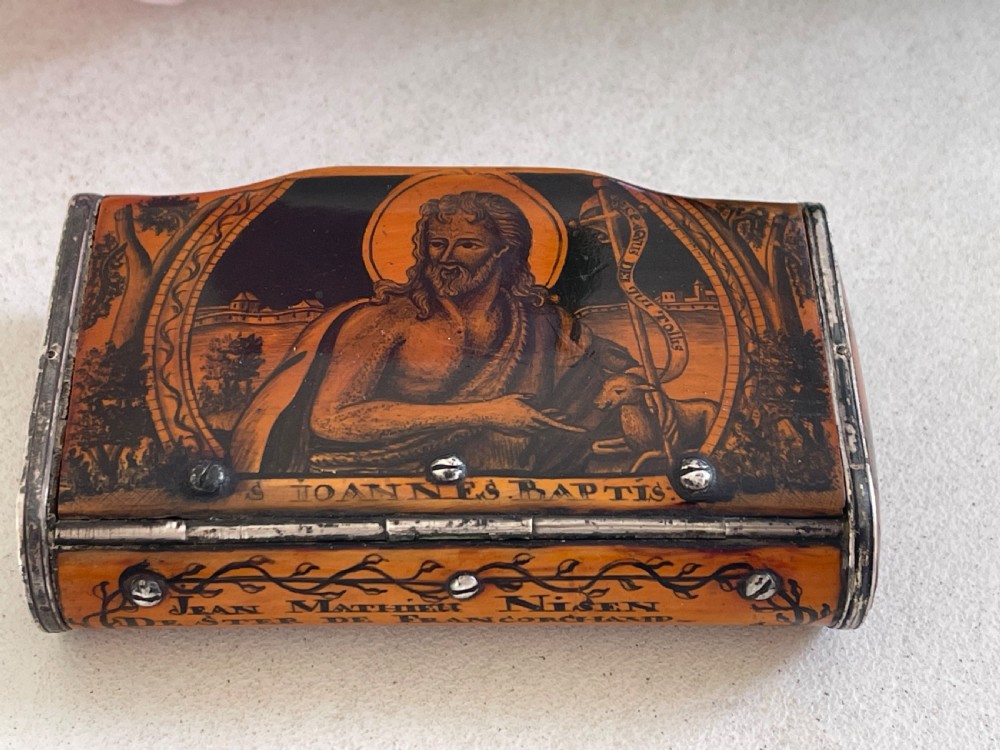 A rare penwork snuff box of exceptional quality - owned by Jean - Mathieu Nisen  View IV