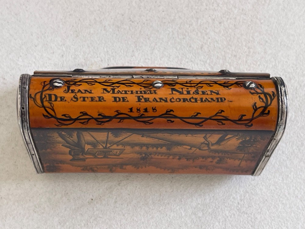 A rare penwork snuff box of exceptional quality - owned by Jean - Mathieu Nisen  View V