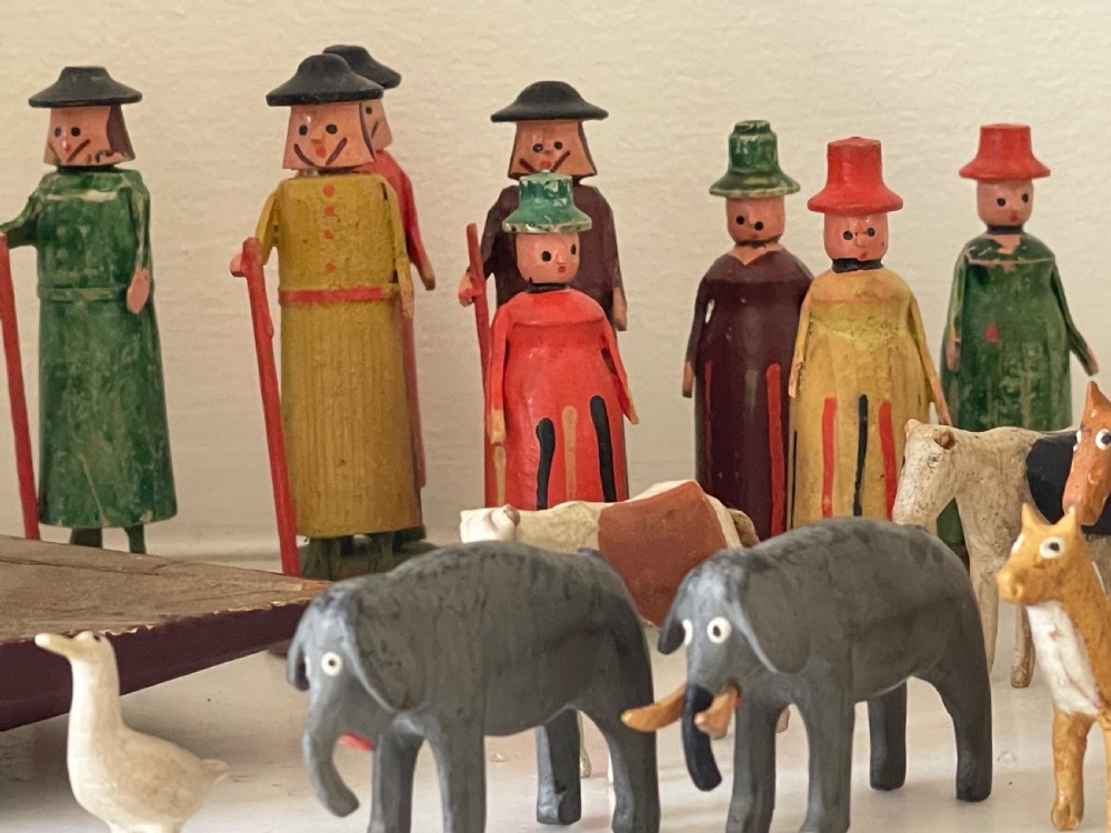 An Unusually Small Noahs Ark - approx 80 animals, birds & insects & 8 figures View IV