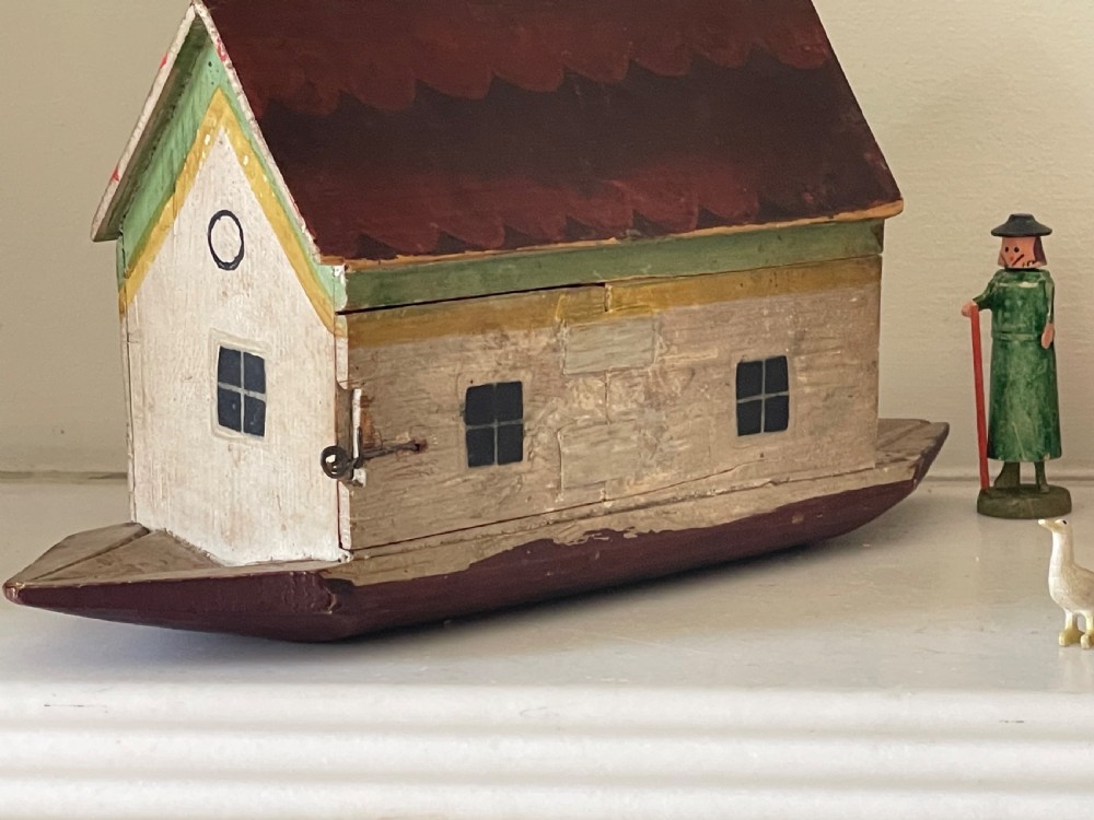 An Unusually Small Noahs Ark - approx 80 animals, birds & insects & 8 figures View X