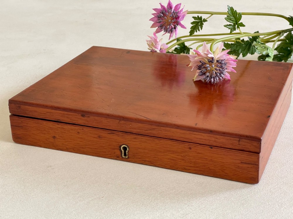 Antique Paint Box - by Reeves & Son Ltd View II