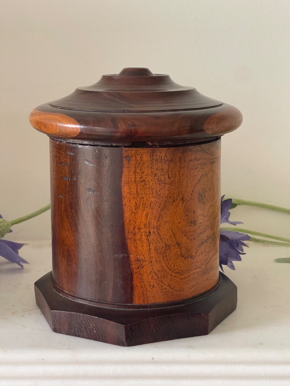 An Antique Treen String Box - On an octagonal base