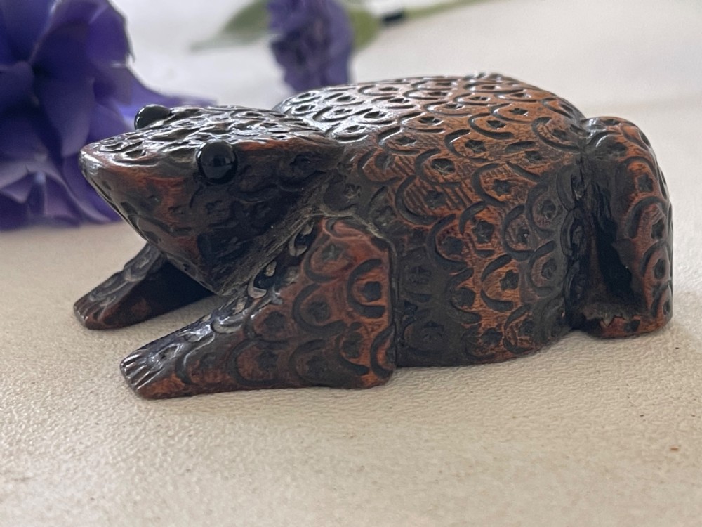 An Antique Frog Snuff Box View V