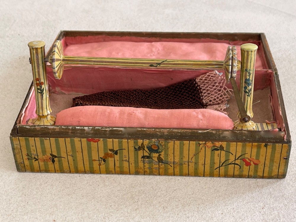 An Antique Georgian Netting?lace Box