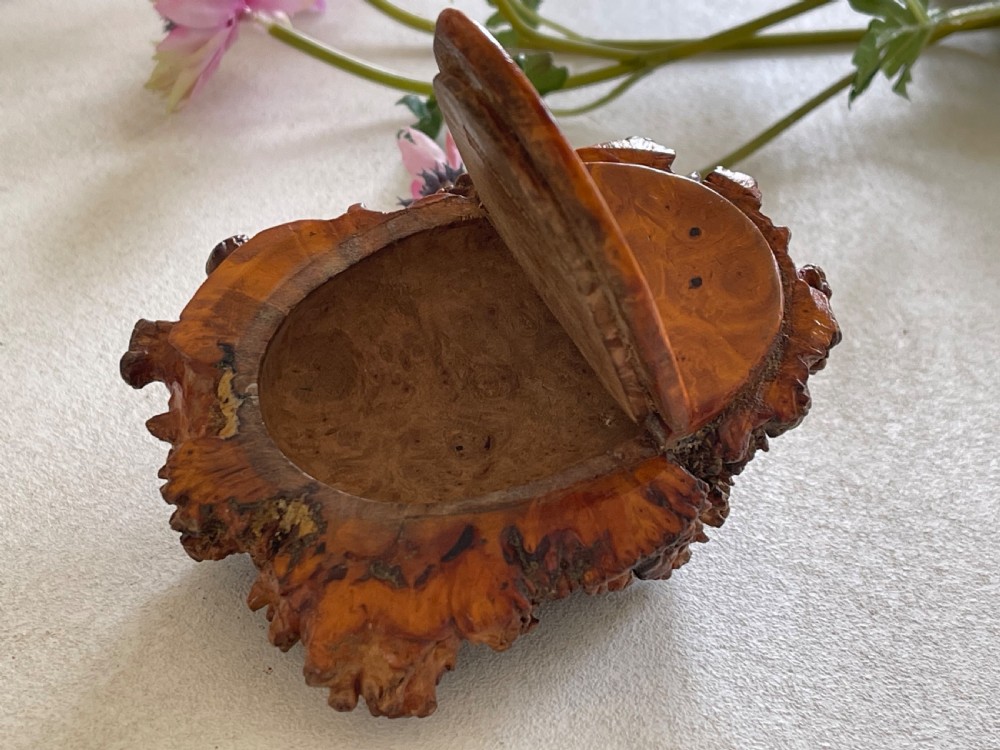 An Antique Treen Burr Root Table Snuff Box - makers name View IV