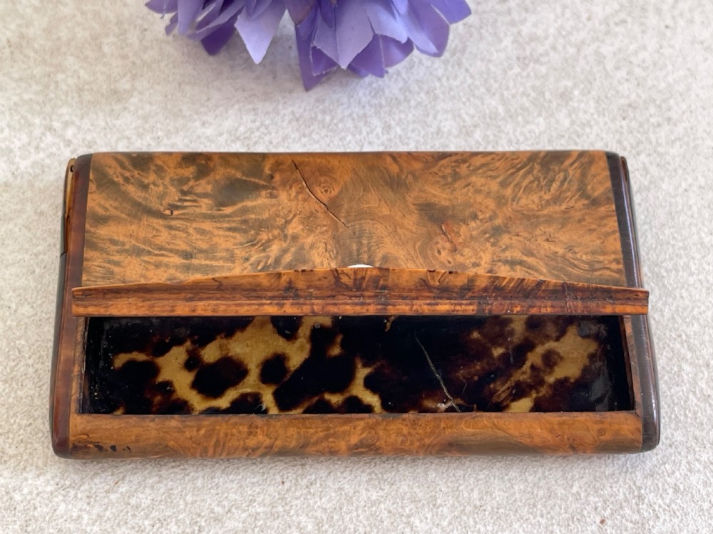 A Double-Sided Opening Snuff Box View V