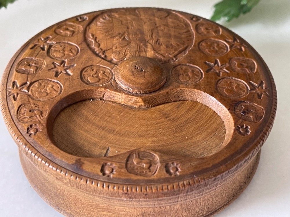 Antique Pressed Wood Misers Snuff Box- depicting birds, animals etc View IV