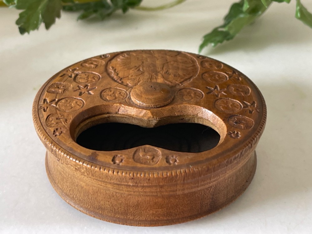Antique Pressed Wood Misers Snuff Box- depicting birds, animals etc View V