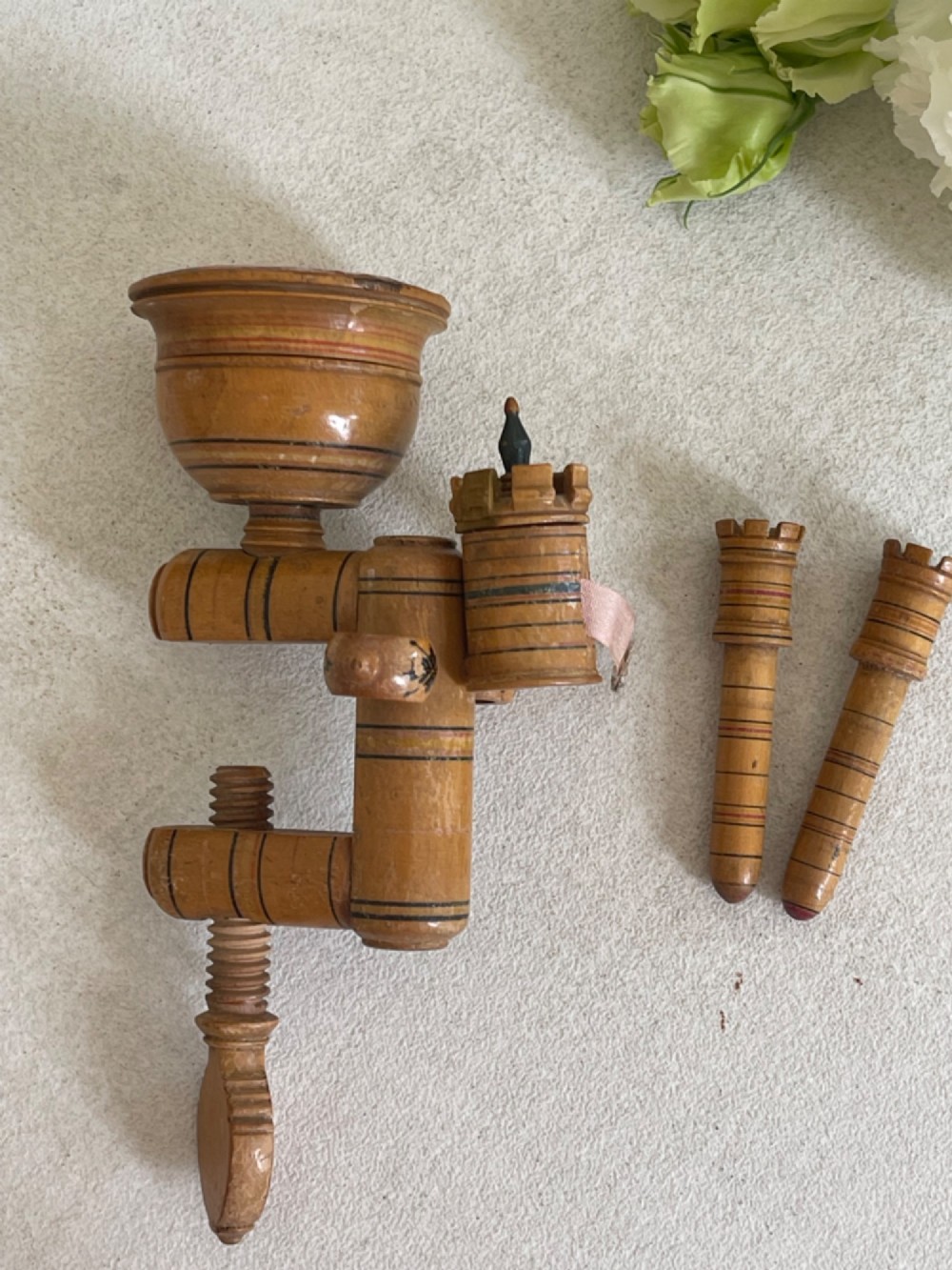 A Georgian turned wood sewing clamp featuring an upper pincushion cup, threaded wooden clamp mechanism, painted line decoration, and matching wooden needle cases.