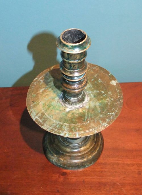 18TH C BRASS COLLAR CANDLE STICK LOW COUNTRIES C1750 - ADDITIONAL PHOTO 3