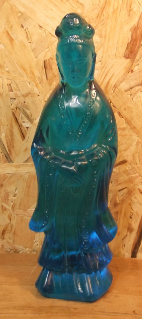 LARGE 19TH C TURQUOISE COLOUR PEKING GLASS QUANYIN